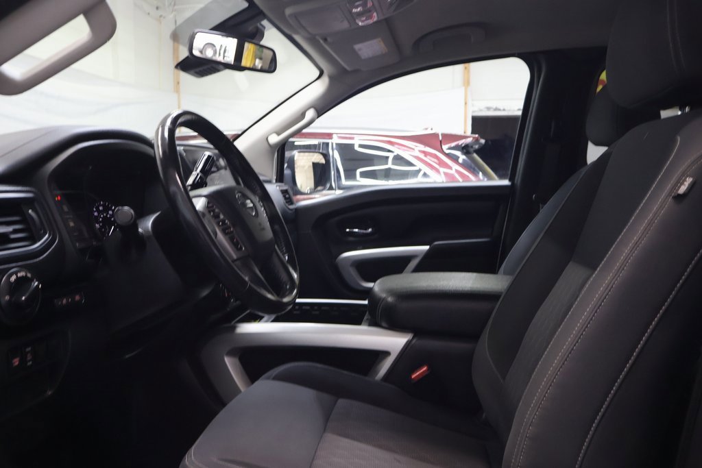 Used 2022 Nissan Titan SV image 16