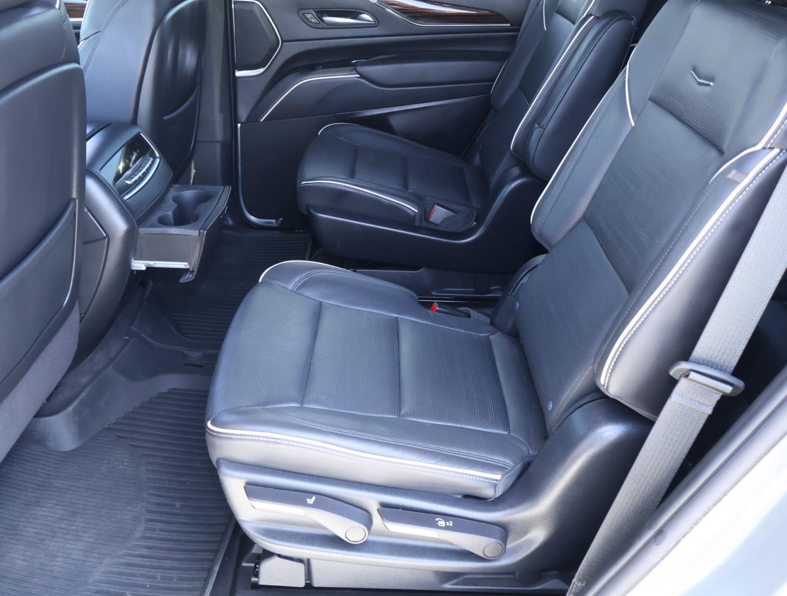 Used 2023 Cadillac Escalade Premium Luxury RWD image 27