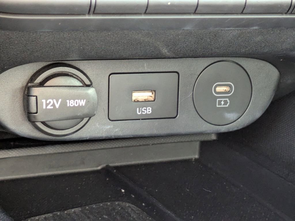 Certified 2025 Hyundai Elantra Sport image 21