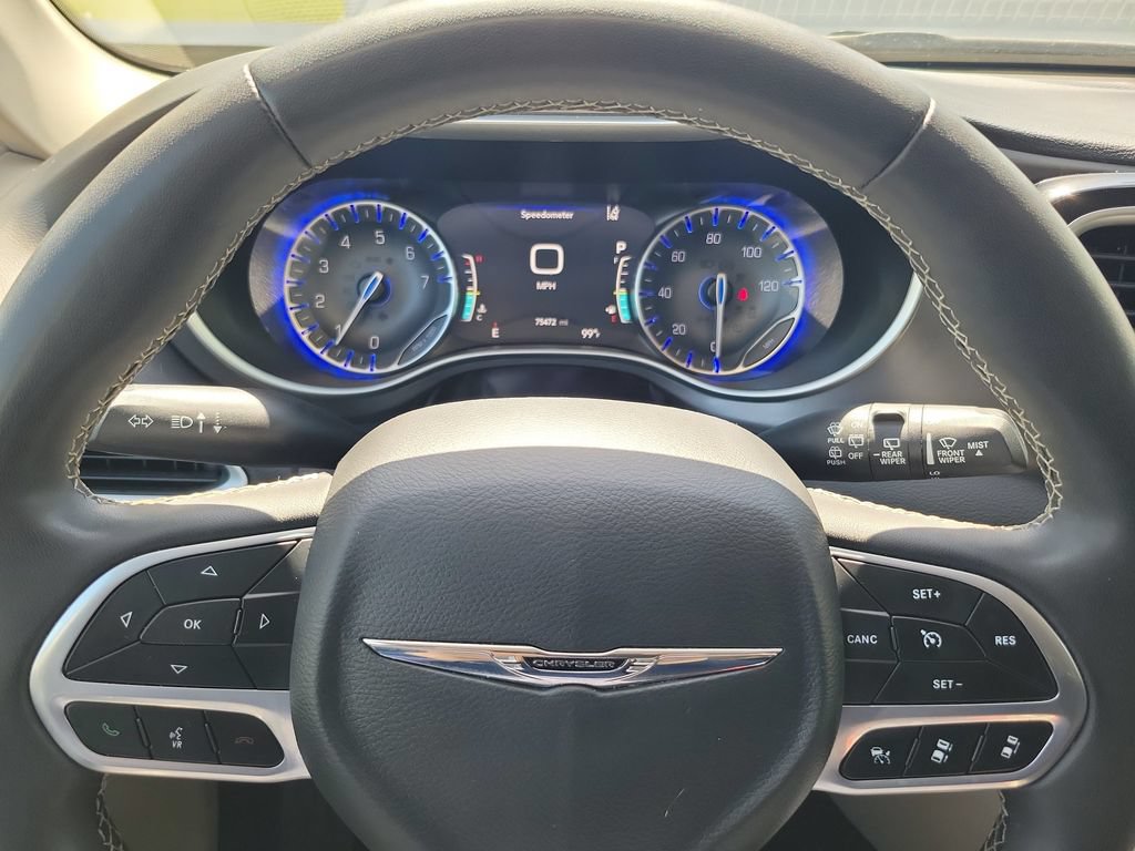 Used 2023 Chrysler Pacifica Touring-L FWD image 21