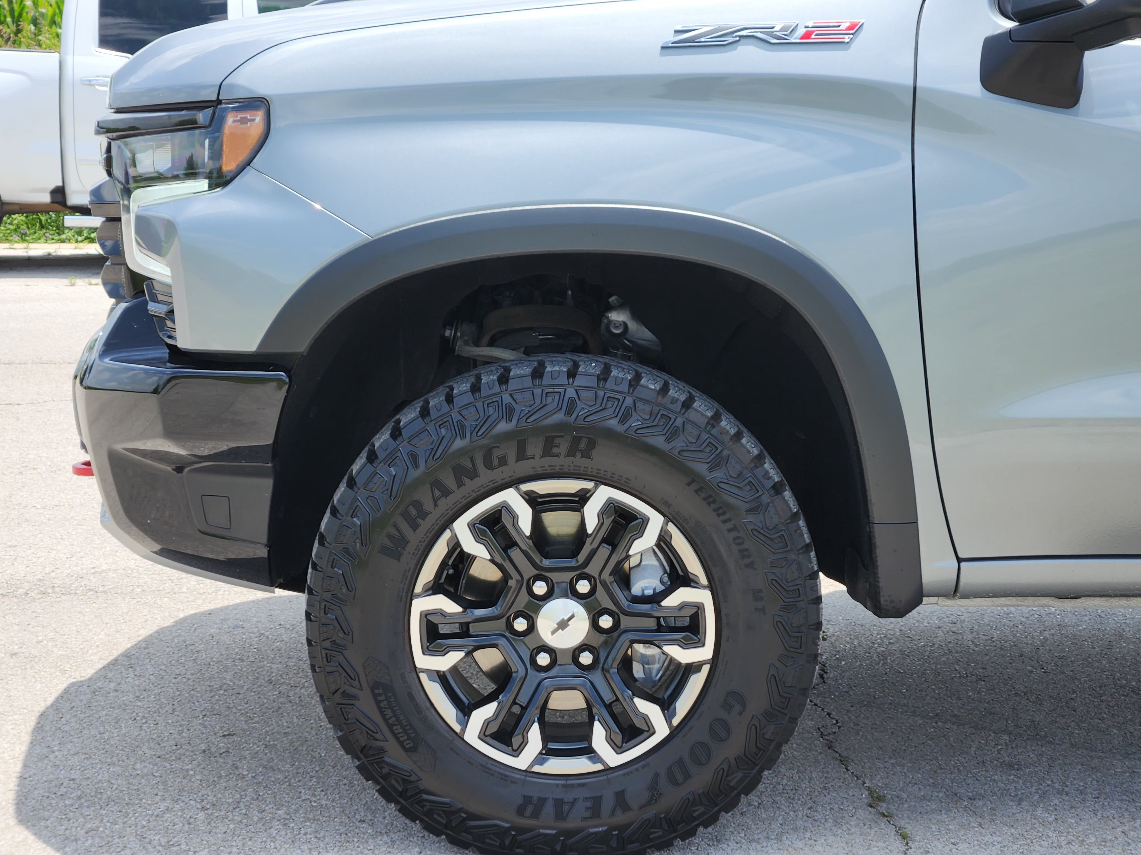 Used 2023 Chevrolet Silverado 1500 ZR2 w/ Technology Package AWD/4WD image 9