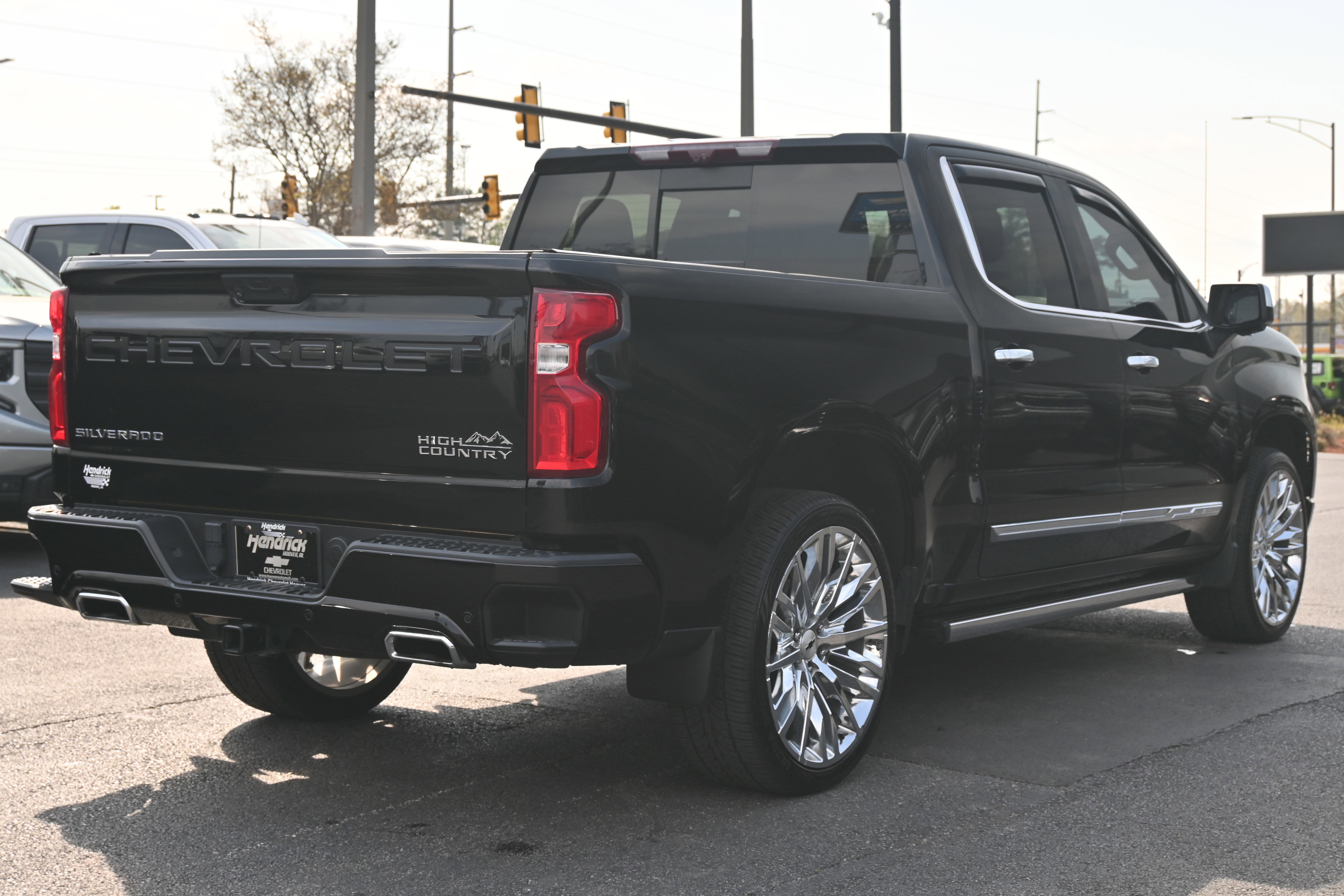 Used 2023 Chevrolet Silverado 1500 High Country AWD/4WD image 16