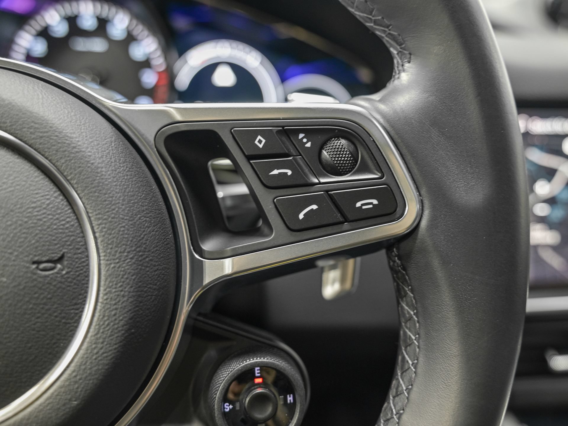 Used 2022 Porsche Cayenne Platinum Edition AWD/4WD image 20