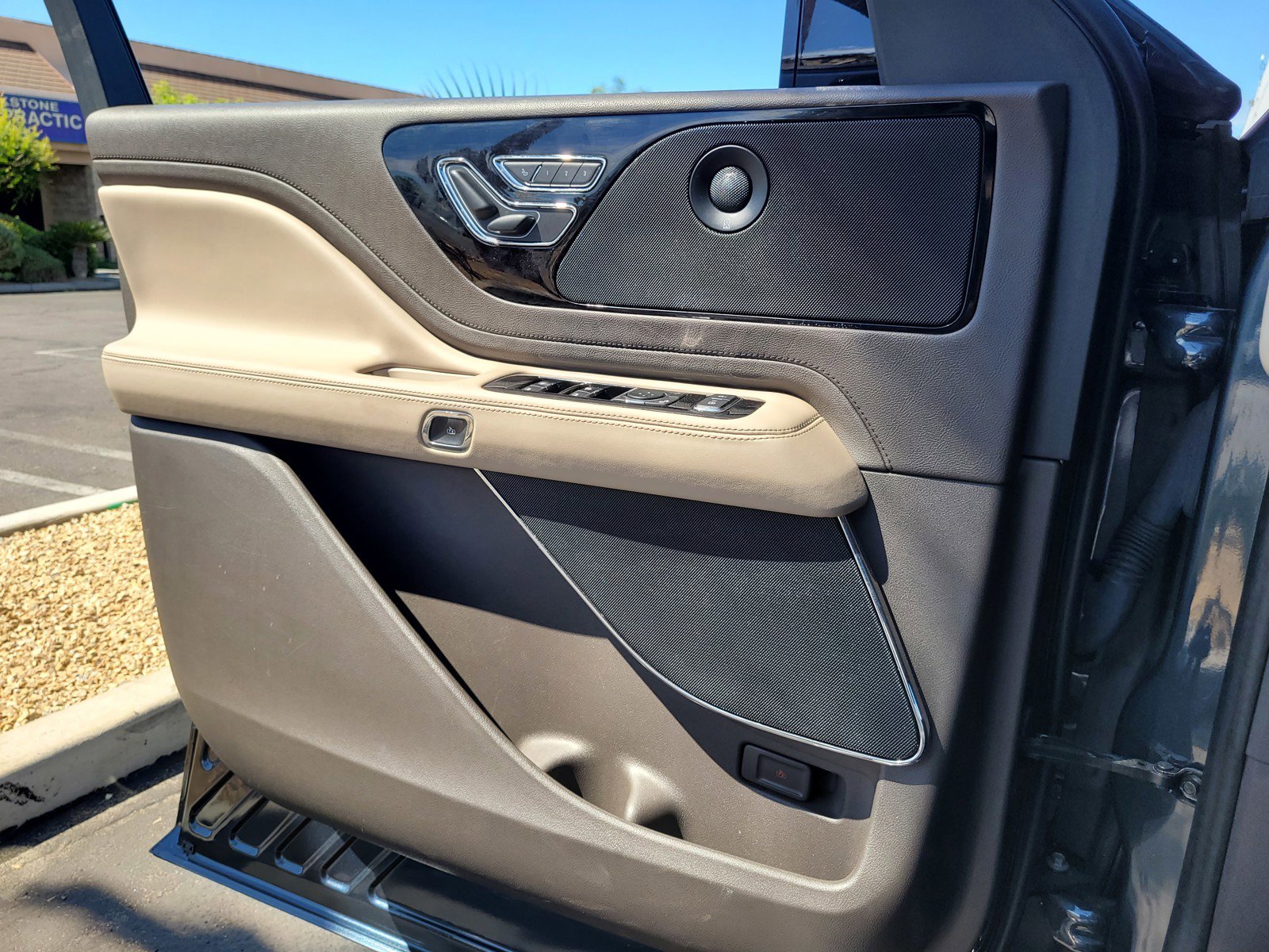 Used 2023 Lincoln Aviator Reserve w/ Equipment Group 201A image 25