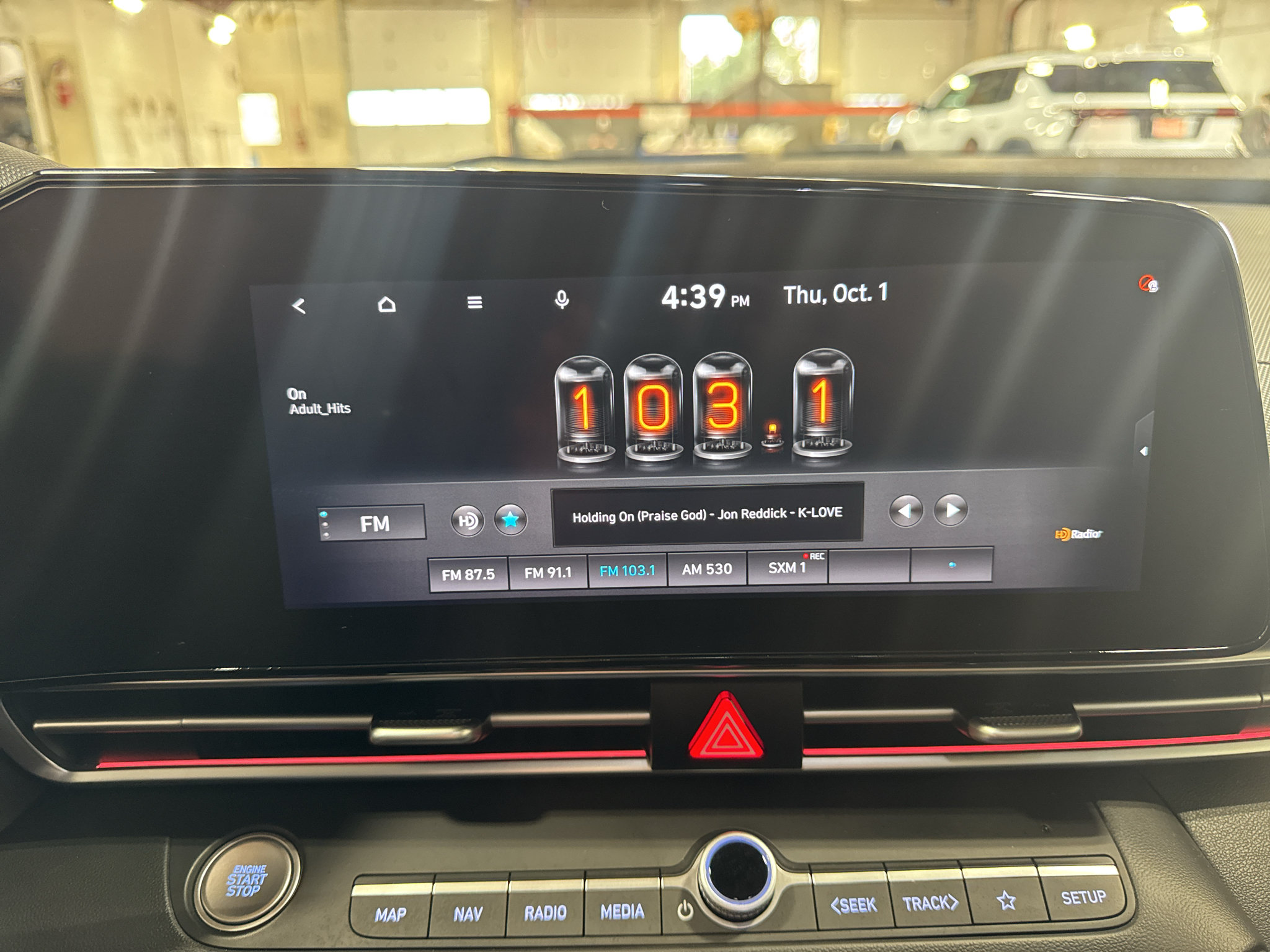 Used 2022 Hyundai Elantra Limited w/ Preferred Accessory Package FWD image 8