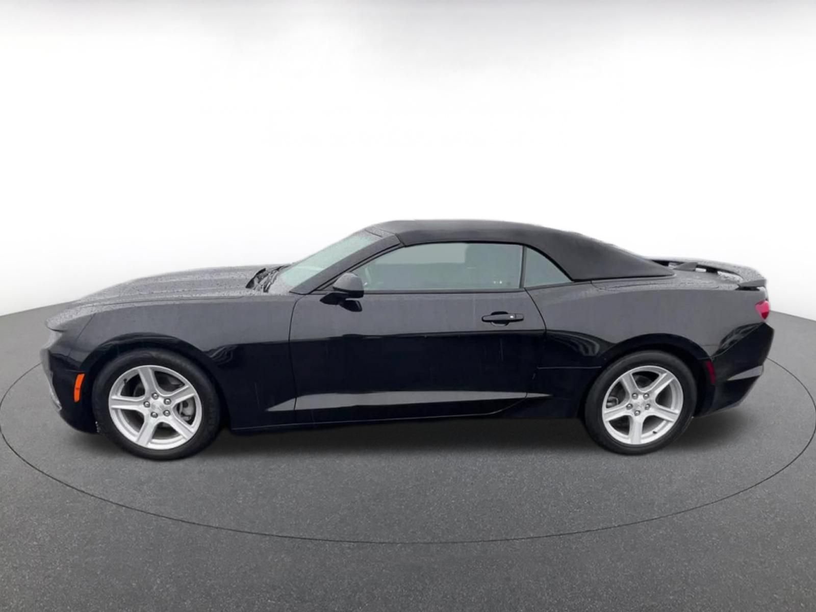 Used 2023 Chevrolet Camaro LT RWD image 8