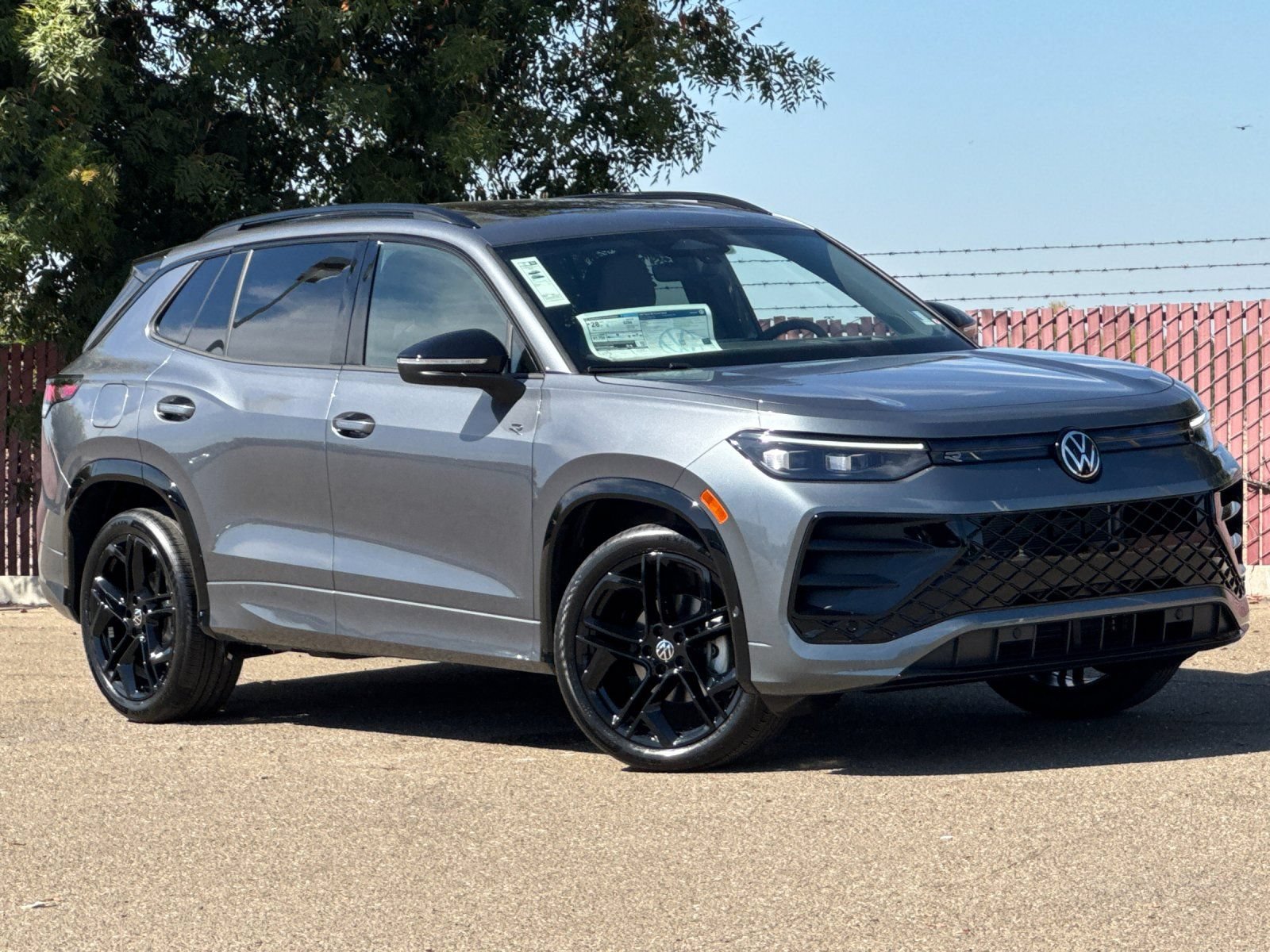 New 2026 Volkswagen Tiguan SE R-Line FWD image 2