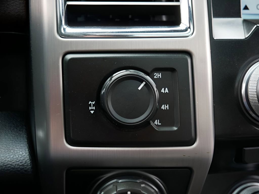 Used 2016 Ford F150 Platinum w/ Equipment Group 701A Luxury AWD/4WD image 23