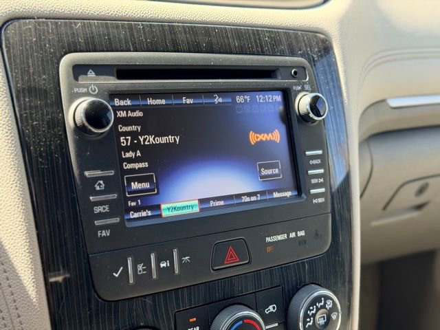 Used 2015 Chevrolet Traverse LT w/ Style and Technology Package image 11