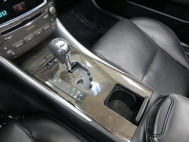 Used 2010 Lexus IS 250C w/ Luxury Pkg RWD image 22