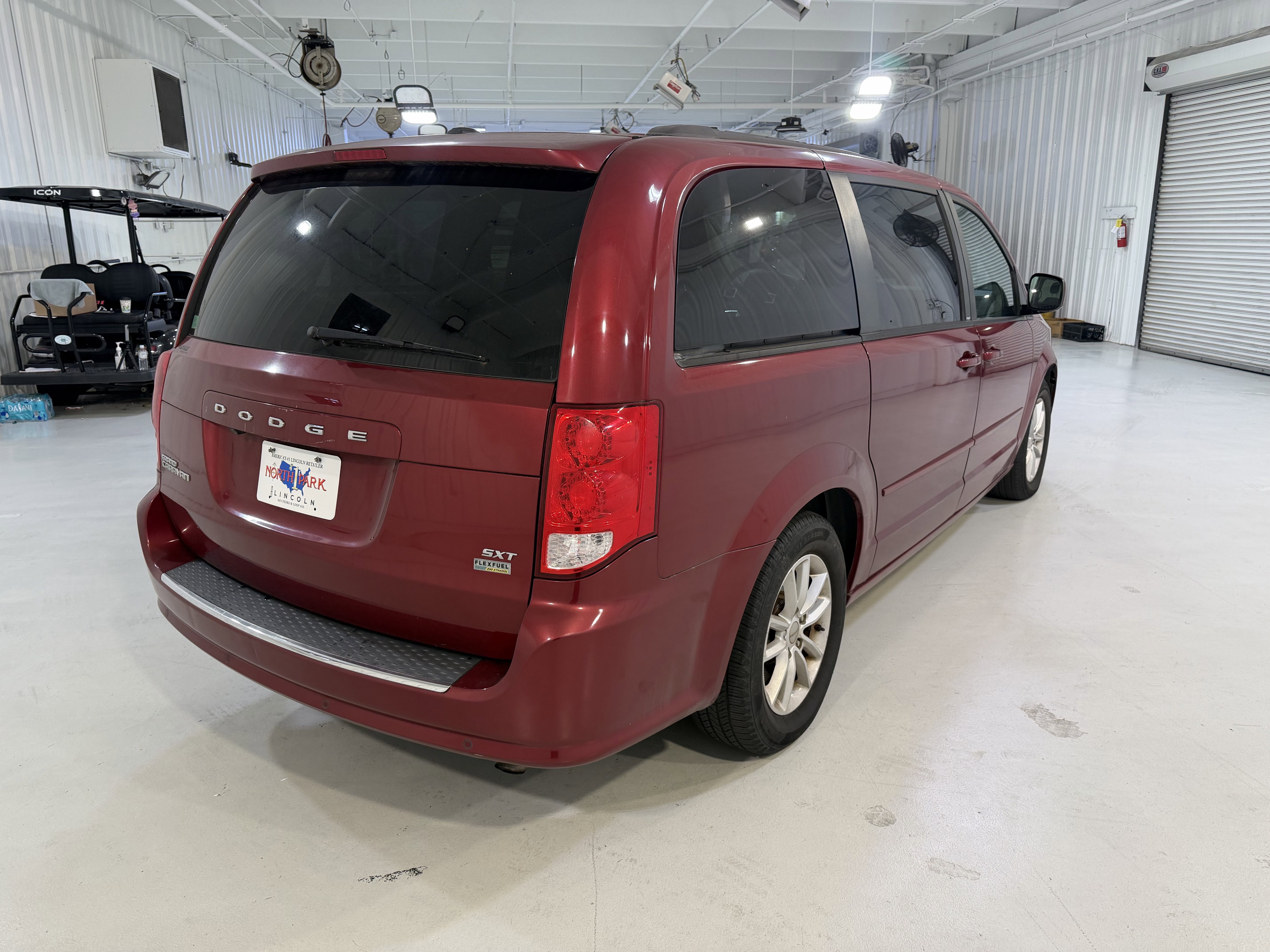 Used 2014 Dodge Grand Caravan SXT w/ Rear Park Assist Package FWD image 5
