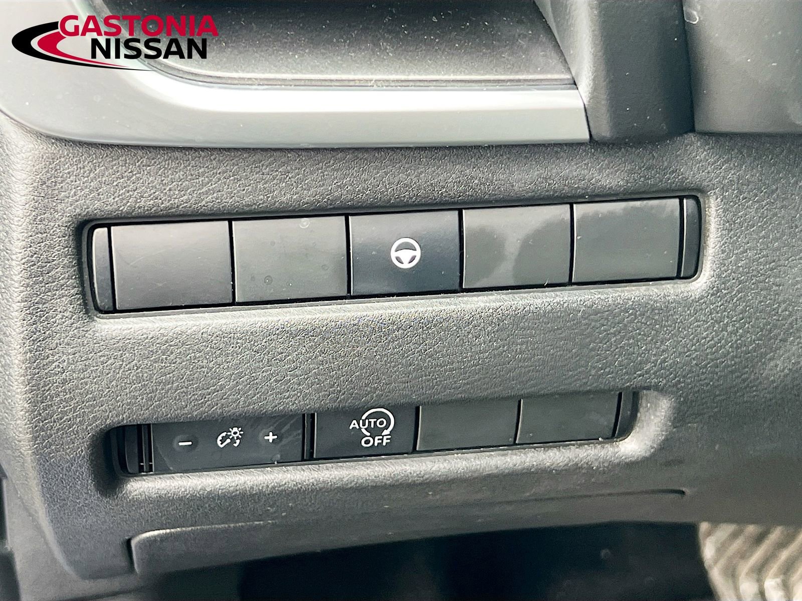 Used 2023 Nissan Rogue SV image 13