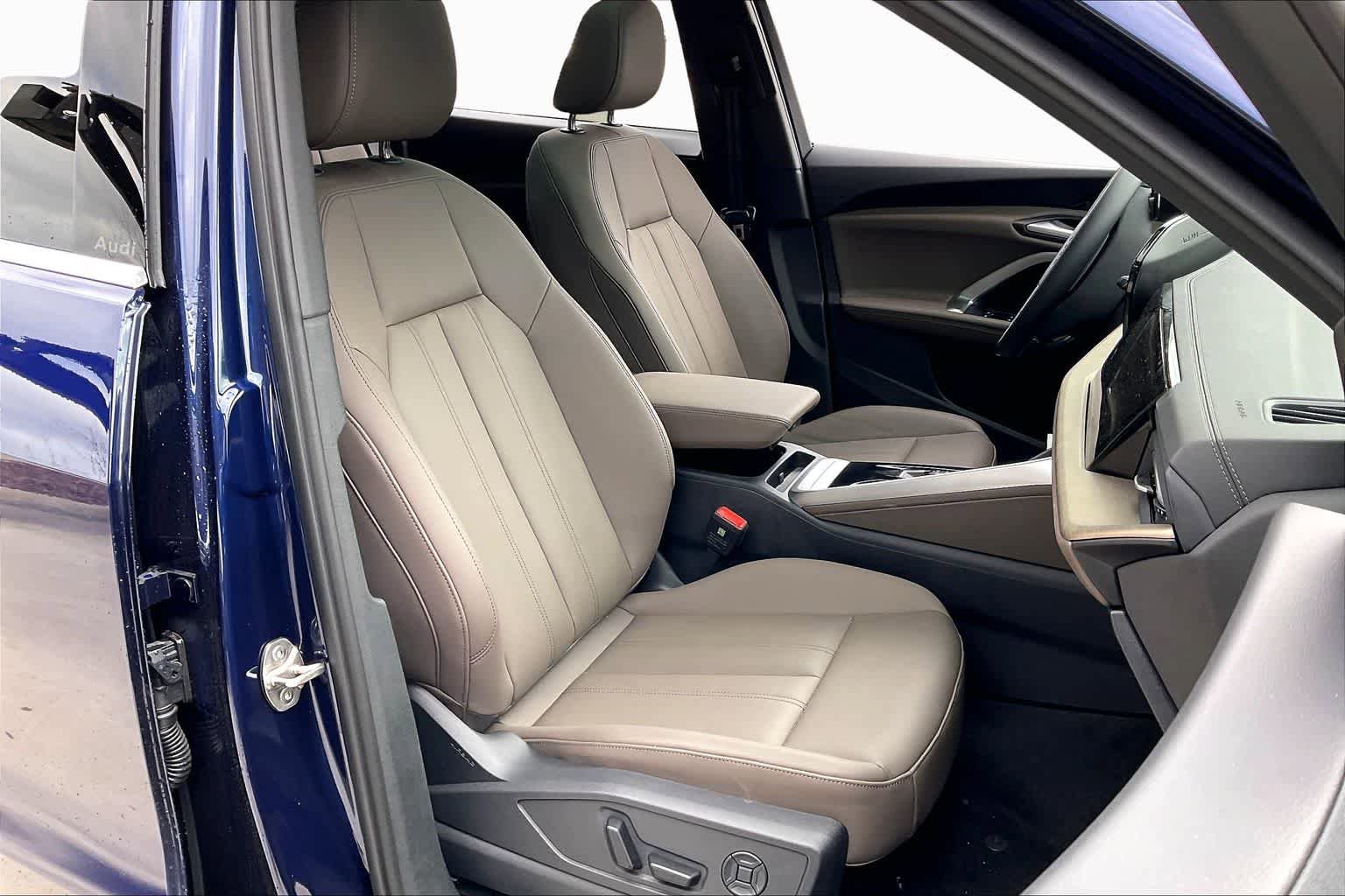 Certified 2025 Audi Q5 Premium w/ Convenience Package AWD/4WD image 9