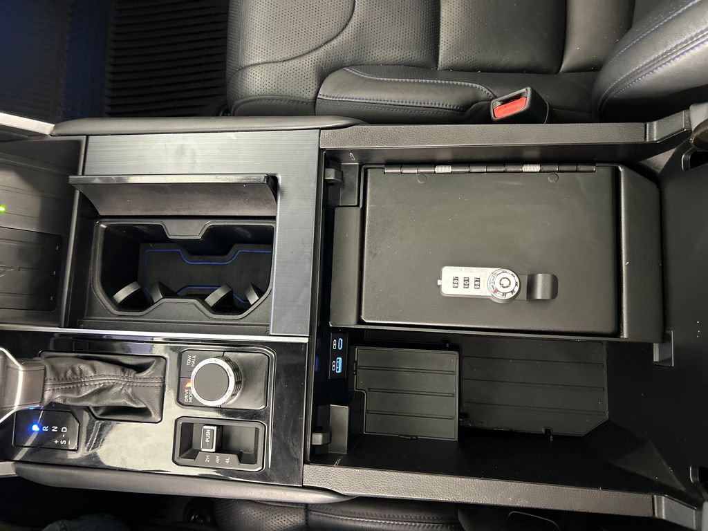 Used 2022 Toyota Tundra Platinum w/ Advanced Package AWD/4WD image 17