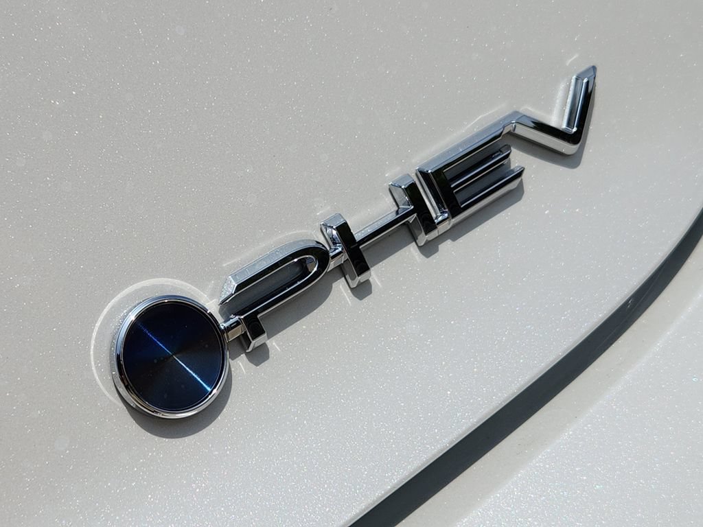 New 2026 Toyota Prius Plug-In Hybrid FWD image 9