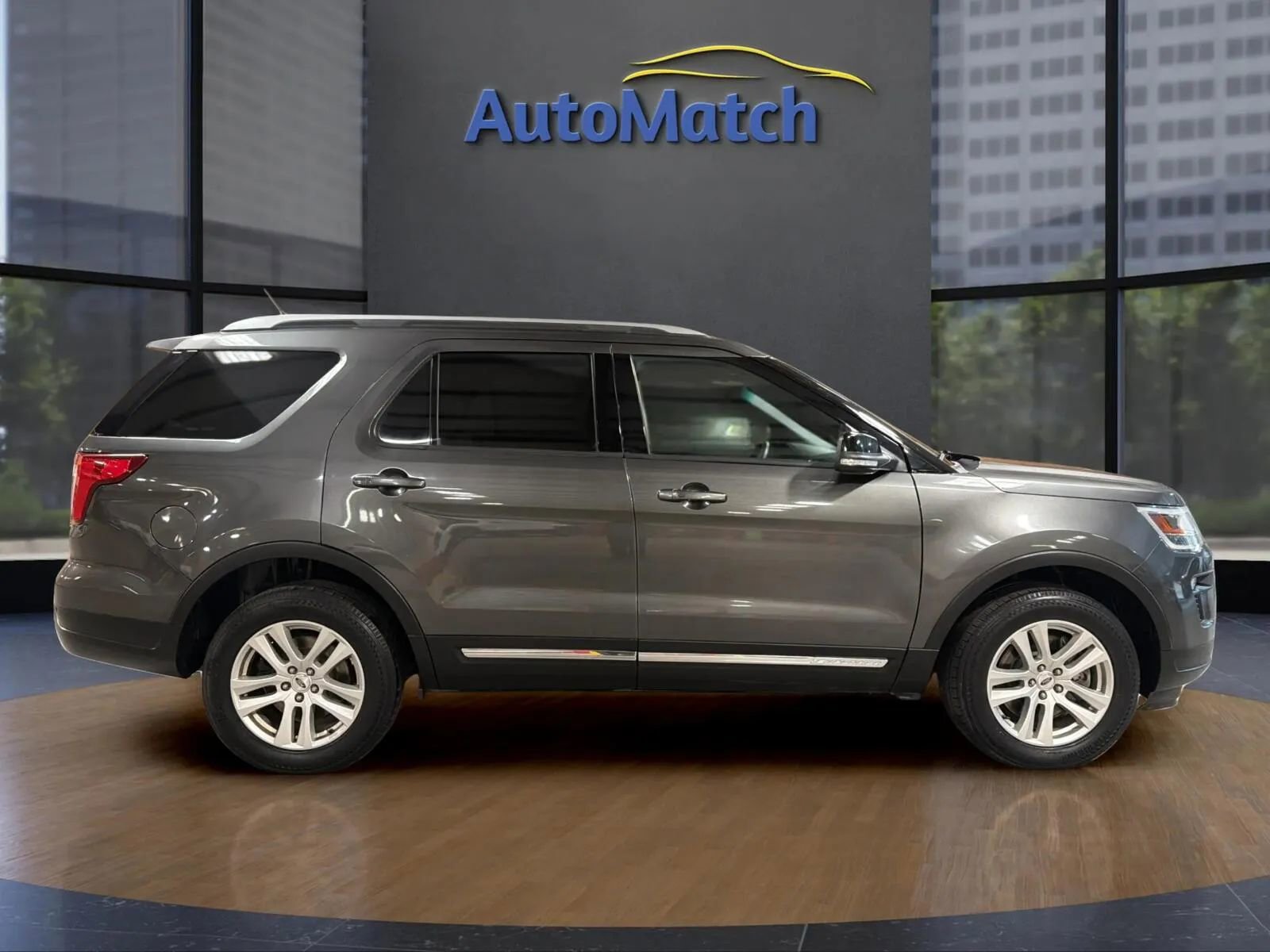 Used 2018 Ford Explorer XLT w/ Equipment Group 202A image 13