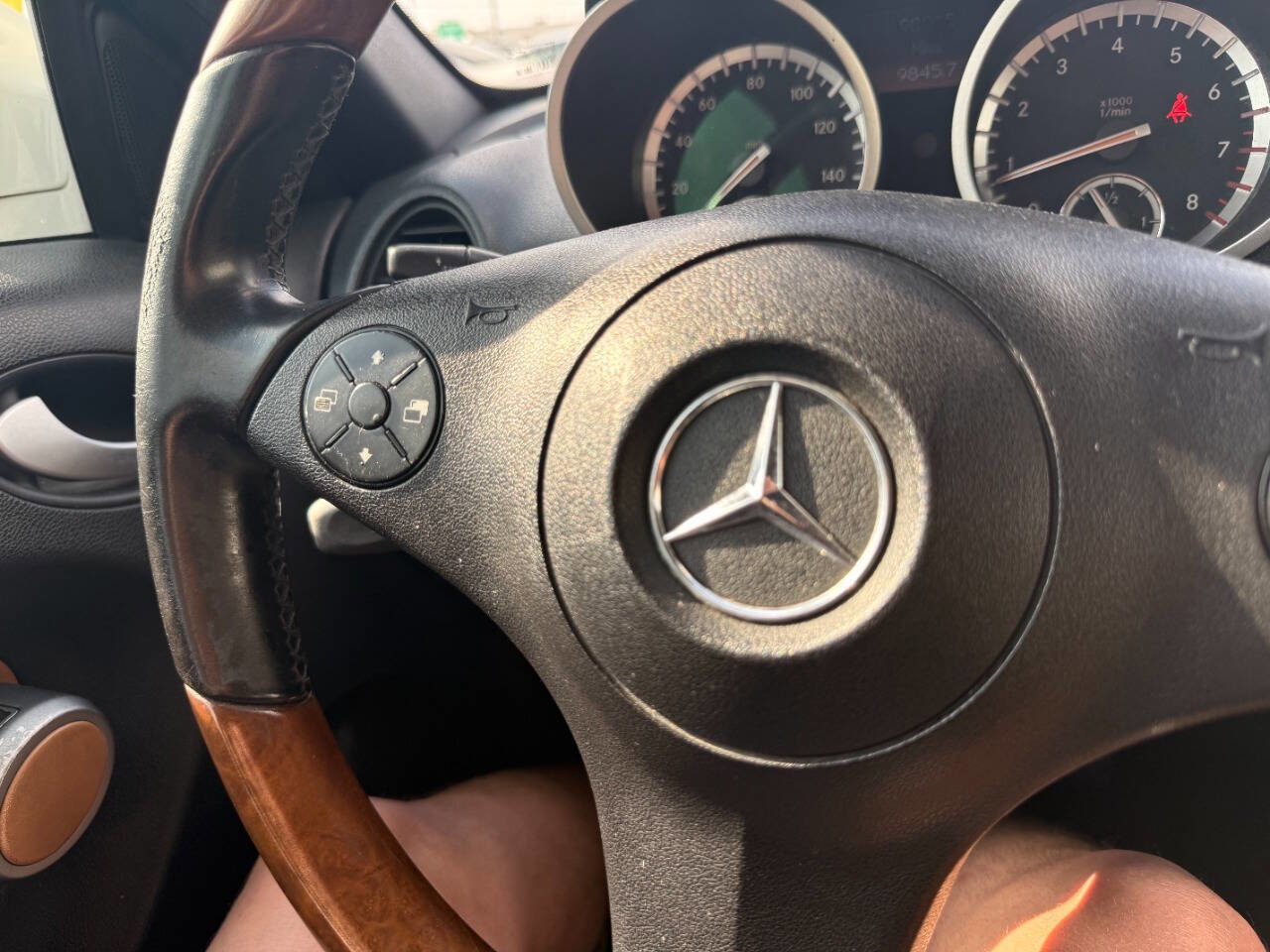 Used 2011 Mercedes-Benz SLK 300 image 27