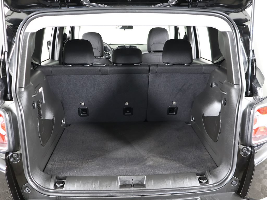 Used 2023 Jeep Renegade Latitude AWD/4WD image 19