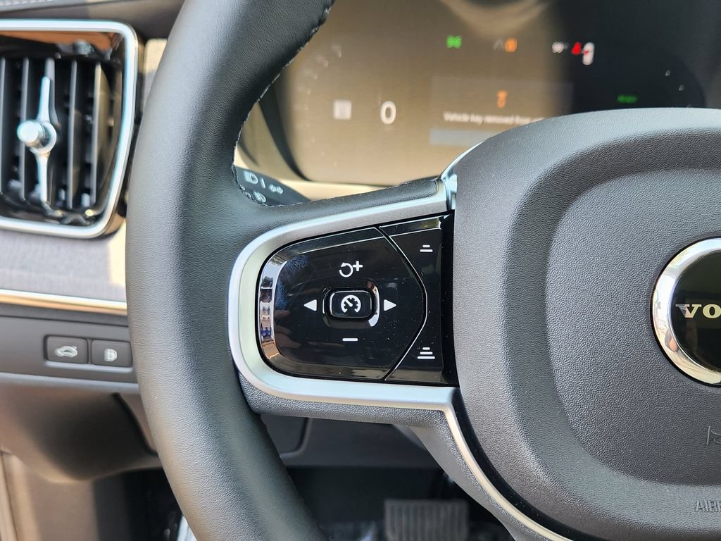 New 2026 Volvo XC90 T8 Ultra w/ Protection Package Premier AWD/4WD image 17