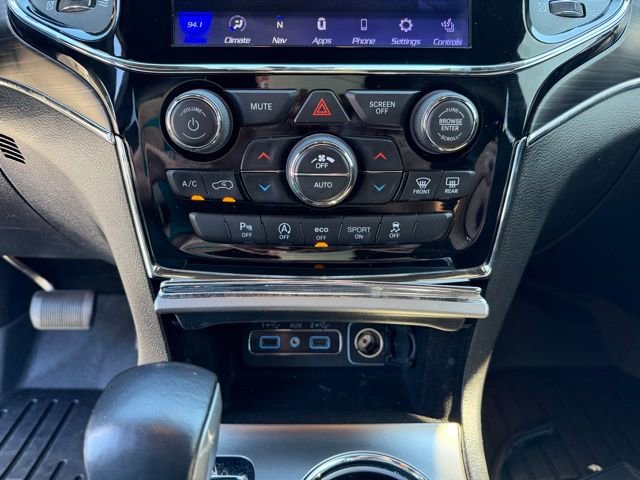 Used 2020 Jeep Grand Cherokee Limited w/ Luxury Group II image 17