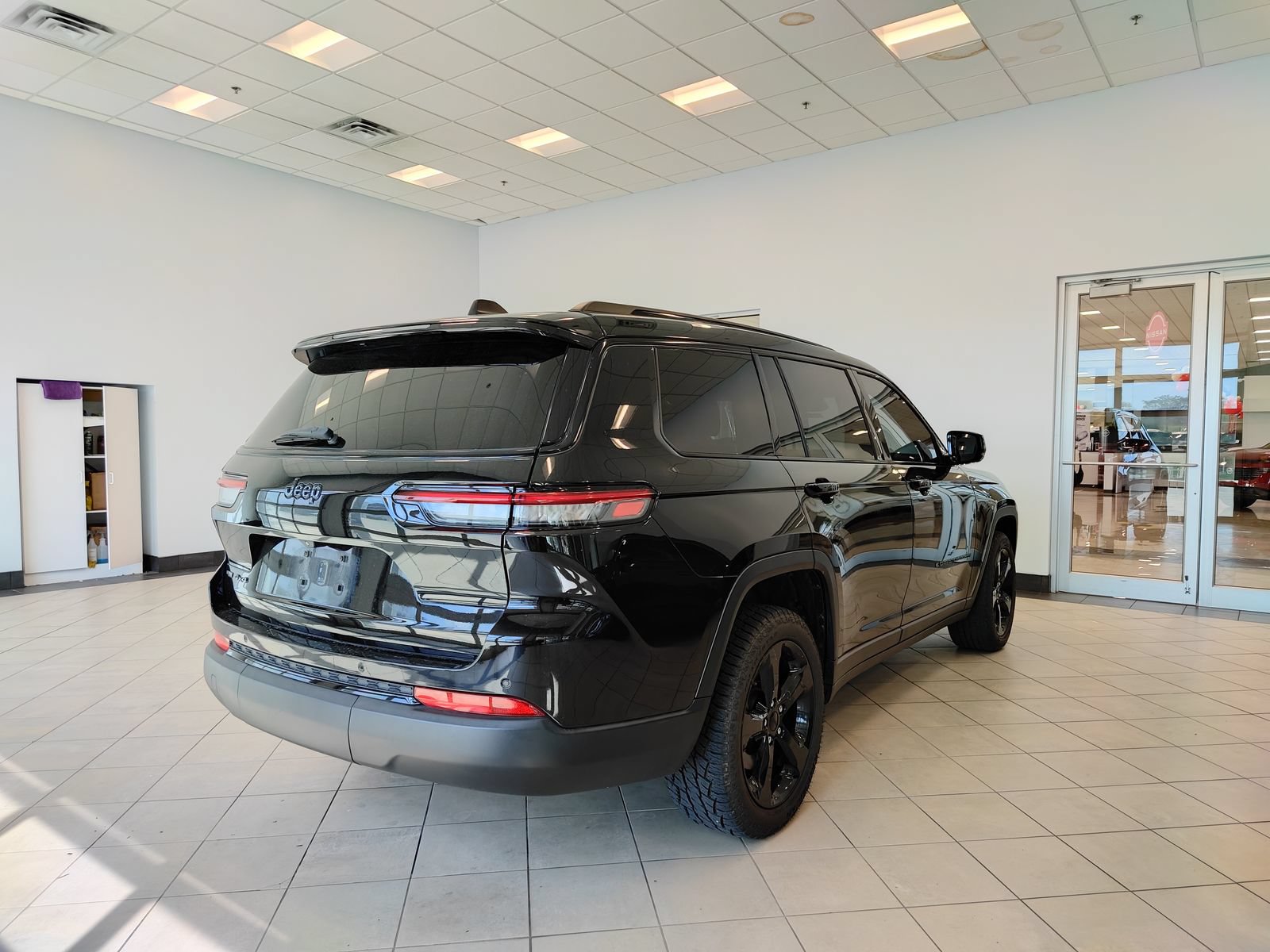 Used 2021 Jeep Grand Cherokee L Laredo AWD/4WD image 2