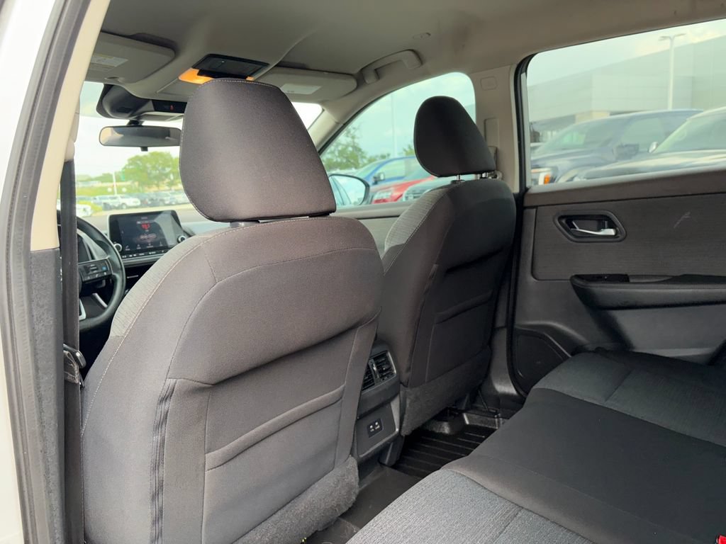 Used 2022 Nissan Rogue SV FWD image 26