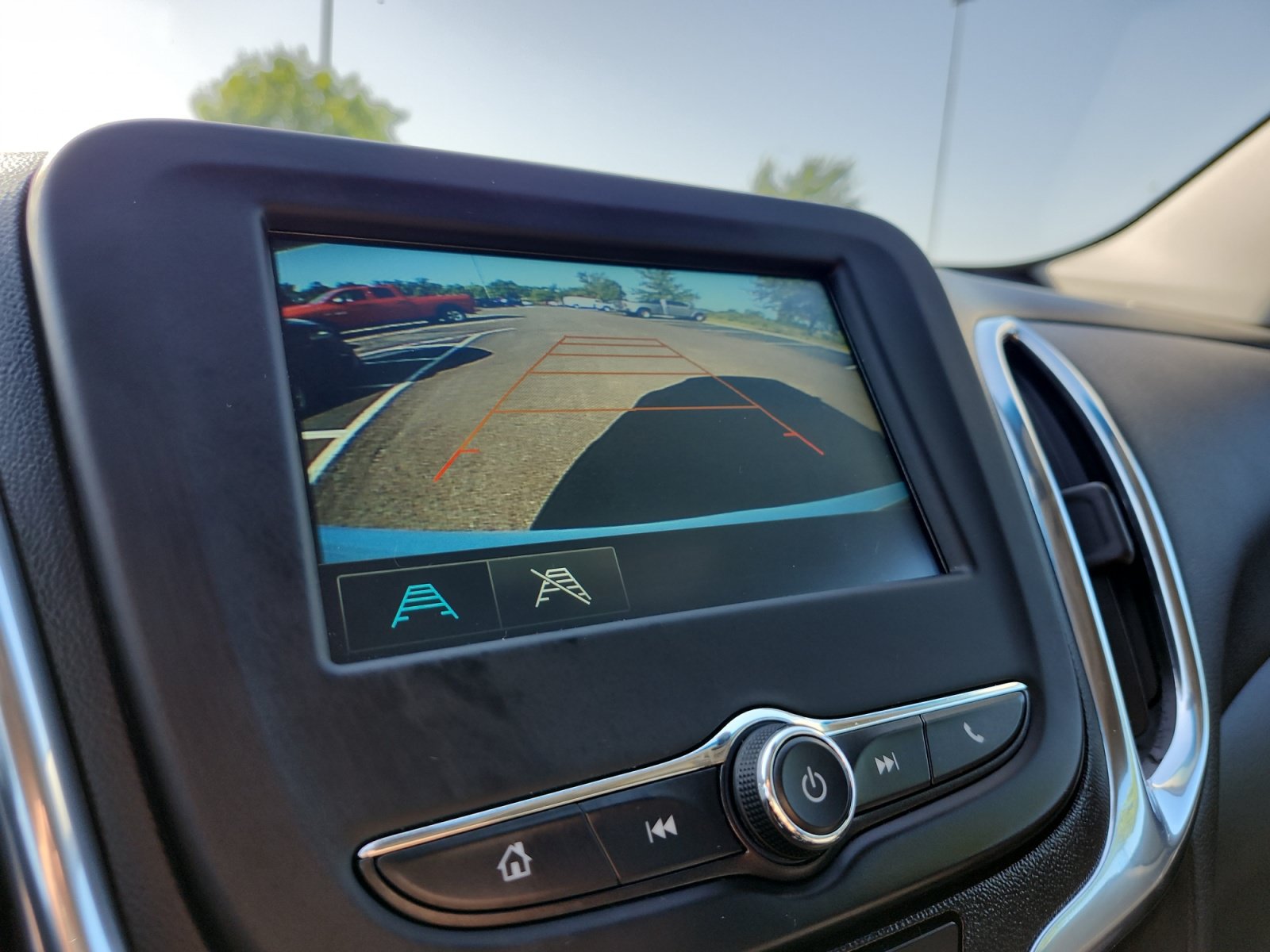 Used 2018 Chevrolet Equinox LT FWD image 17