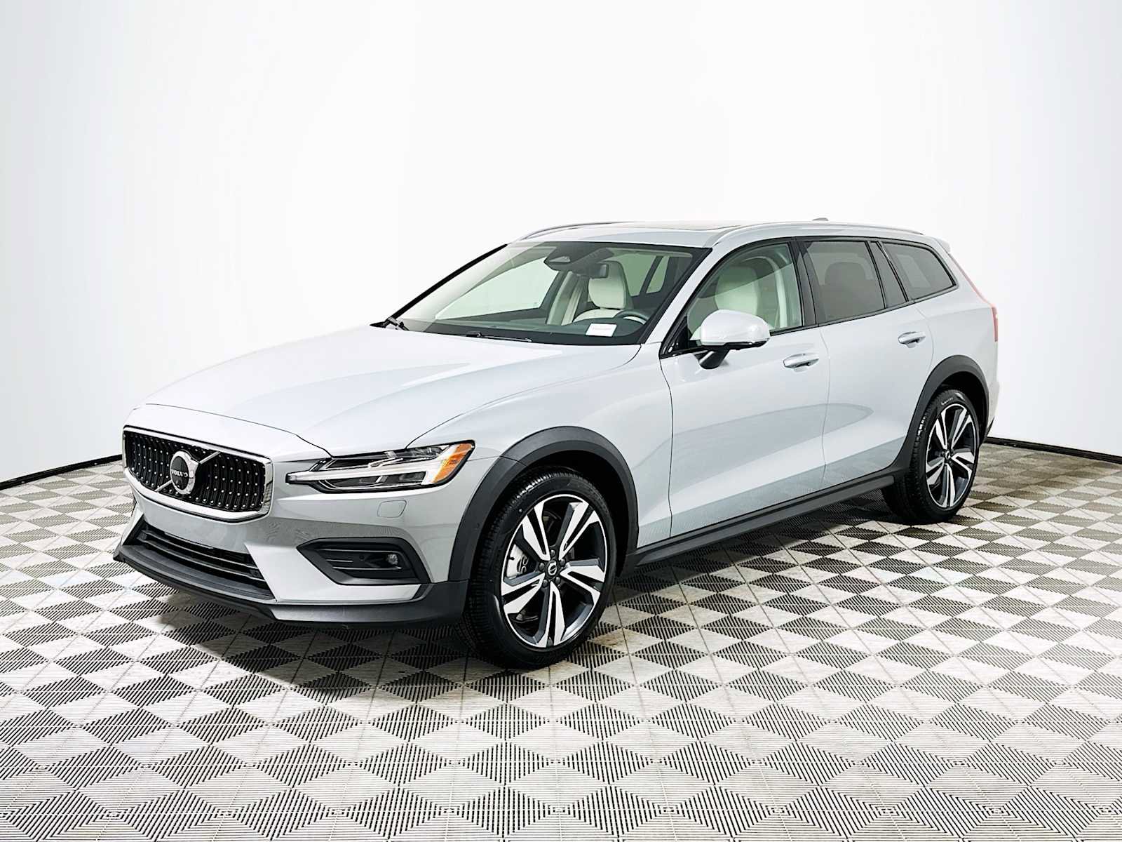 New 2026 Volvo V60 B5 Cross Country Plus w/ Climate Package image 3