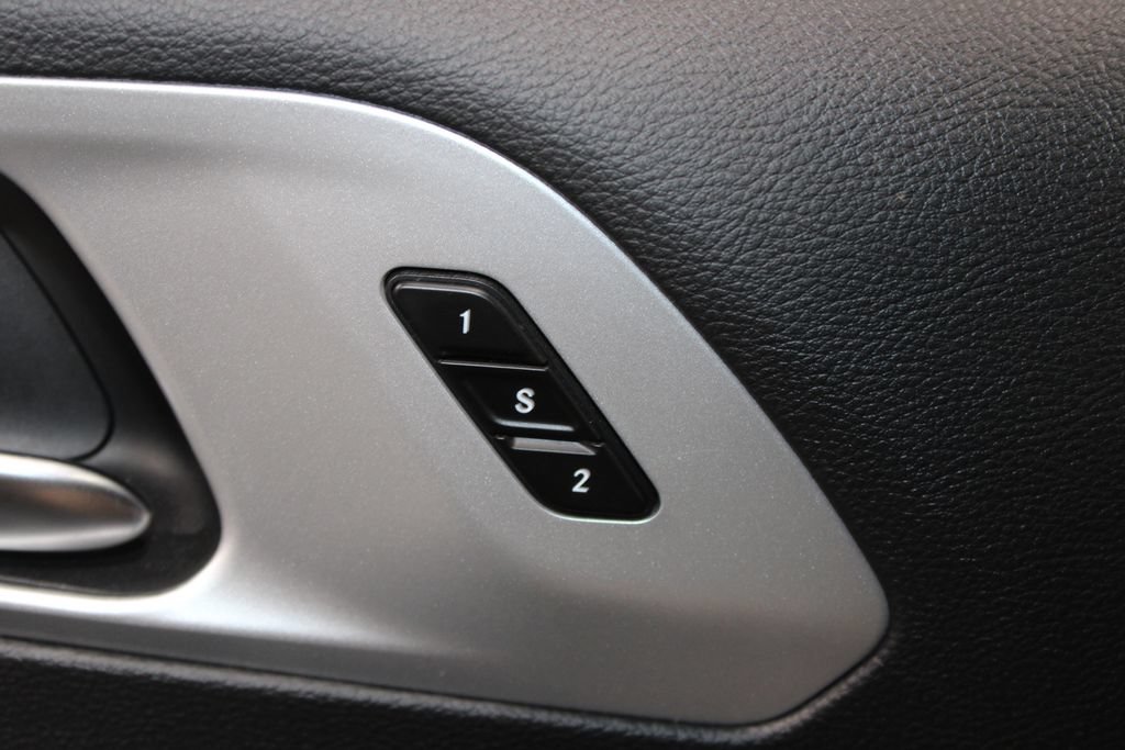 Used 2025 Chrysler Pacifica Limited FWD image 39
