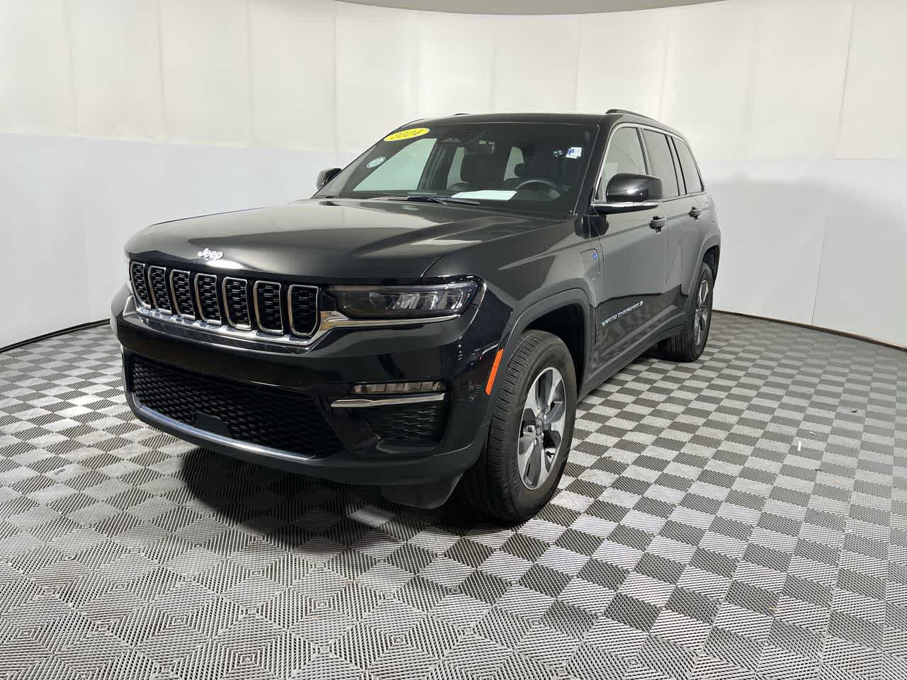 Used 2024 Jeep Grand Cherokee Limited 4xe AWD/4WD image 4