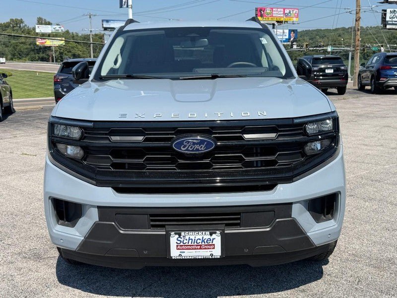 Used 2025 Ford Expedition Max Active AWD/4WD image 9