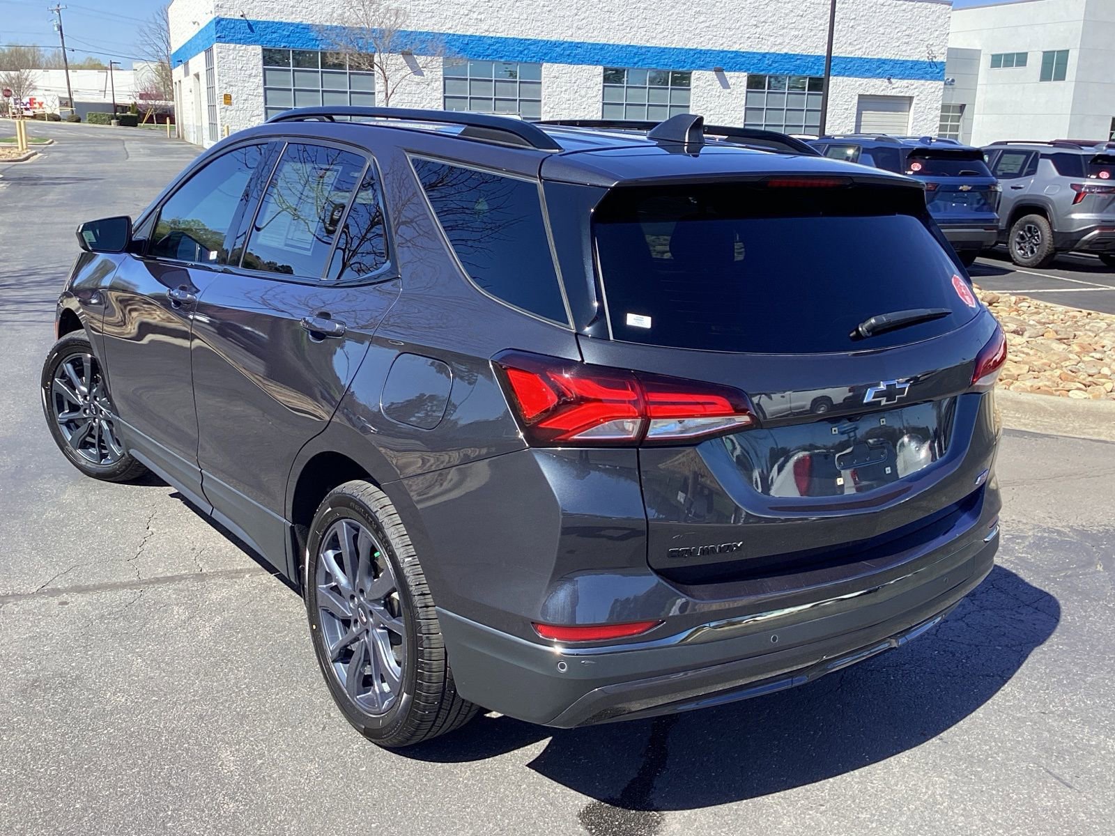 Used 2022 Chevrolet Equinox RS image 2