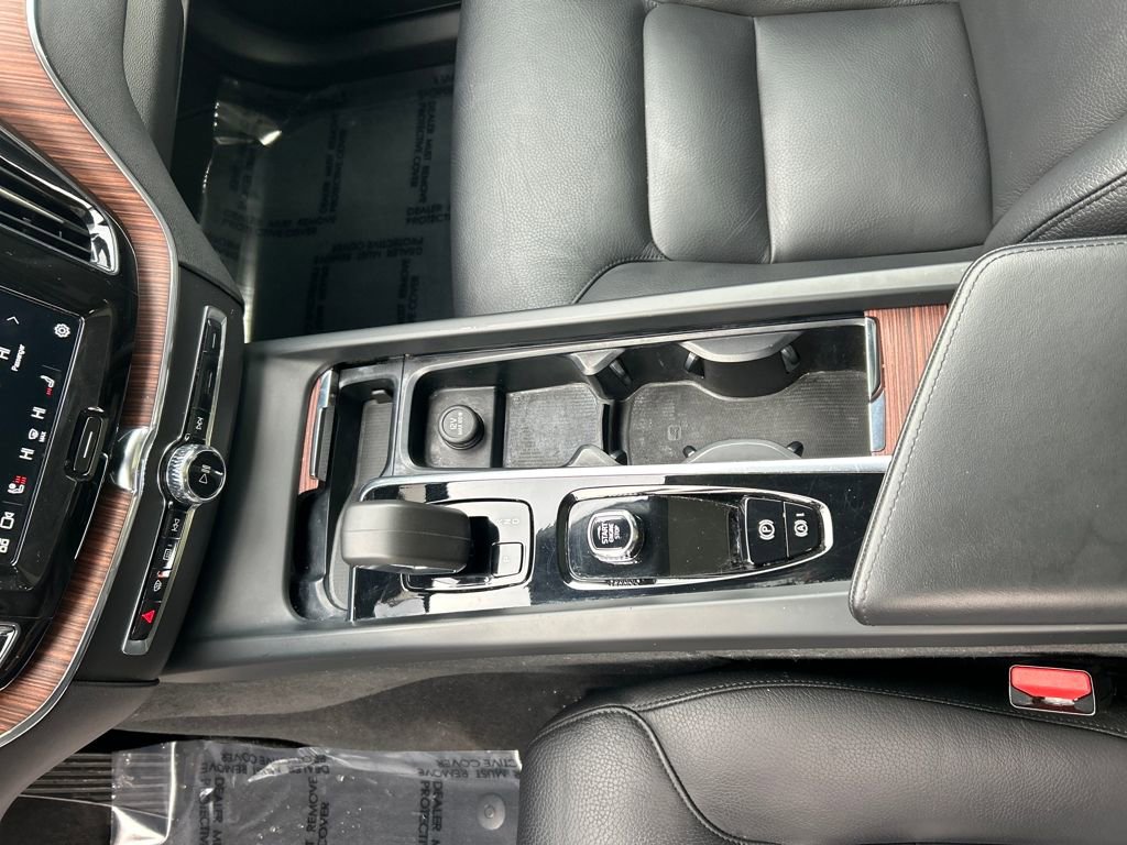 Used 2024 Volvo XC60 B5 Plus image 17