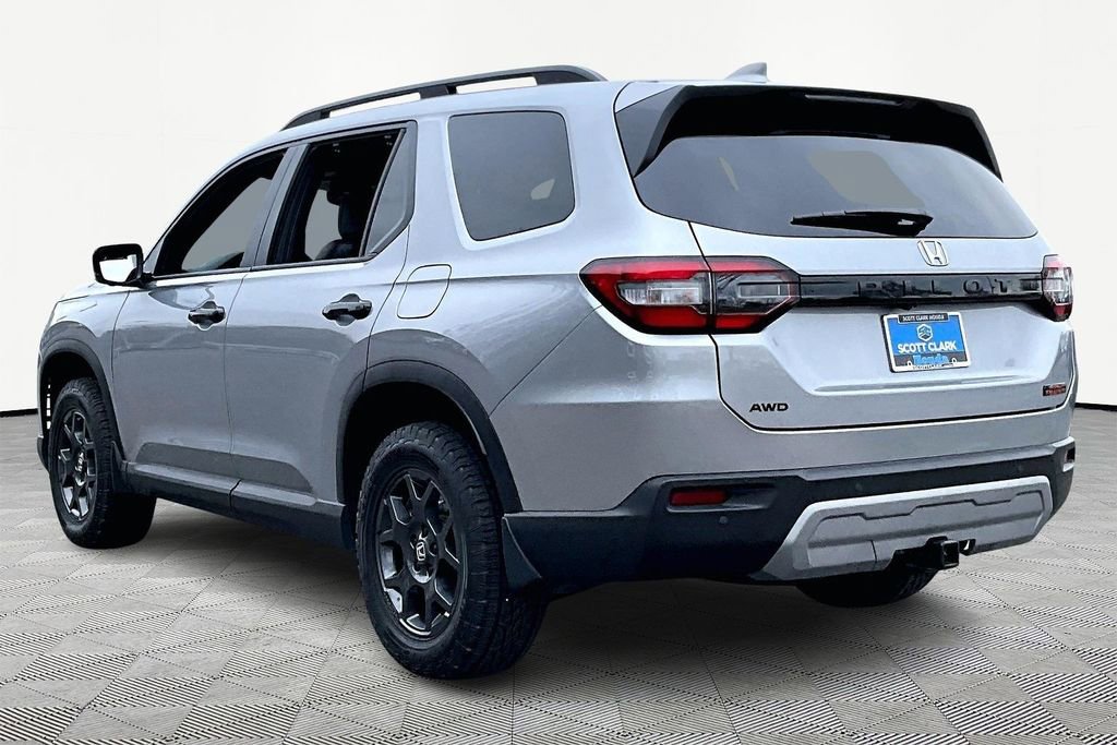 Used 2025 Honda Pilot TrailSport image 5