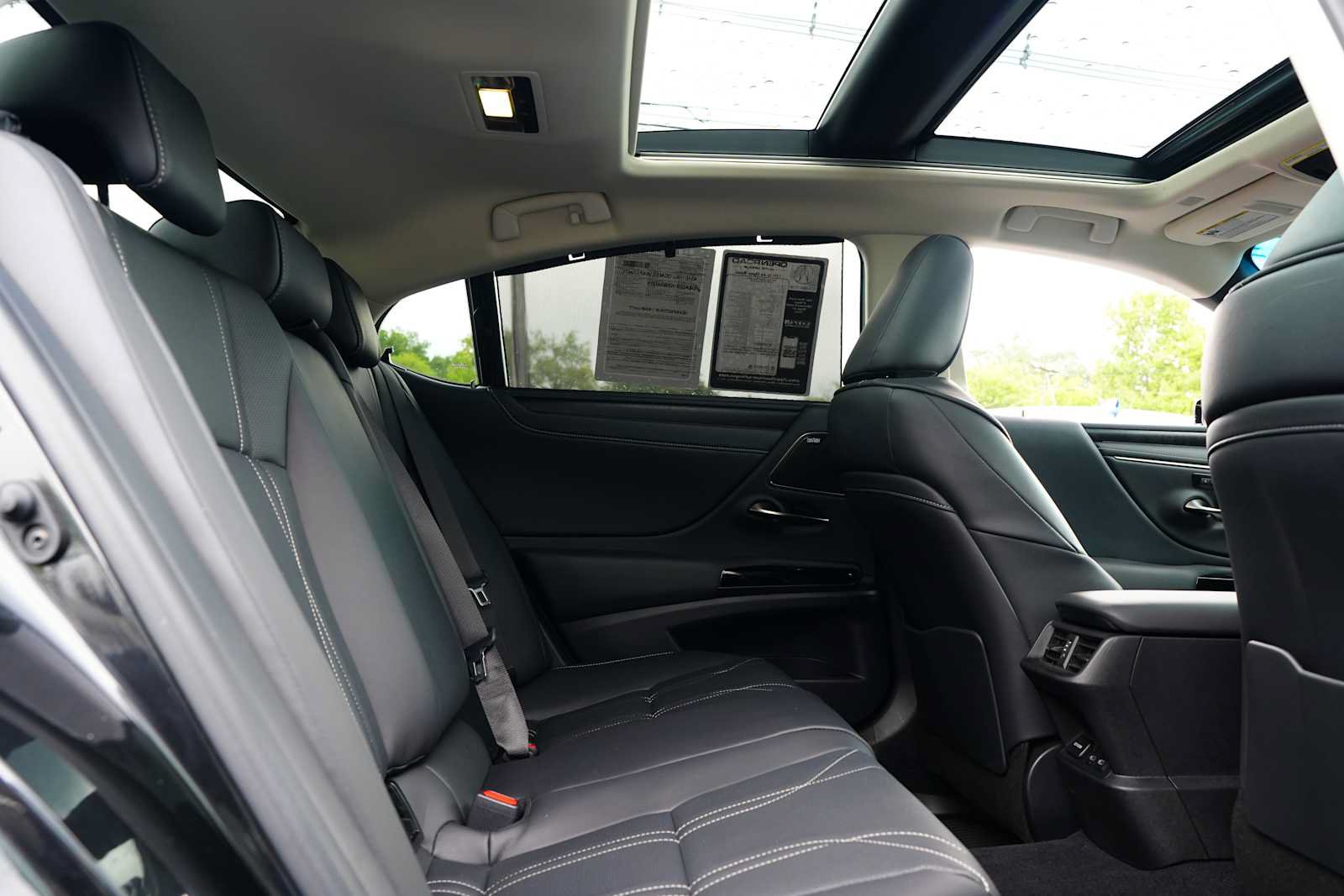 Used 2024 Lexus ES 350 Ultra Luxury w/ Accessory Package (Z2) FWD image 34