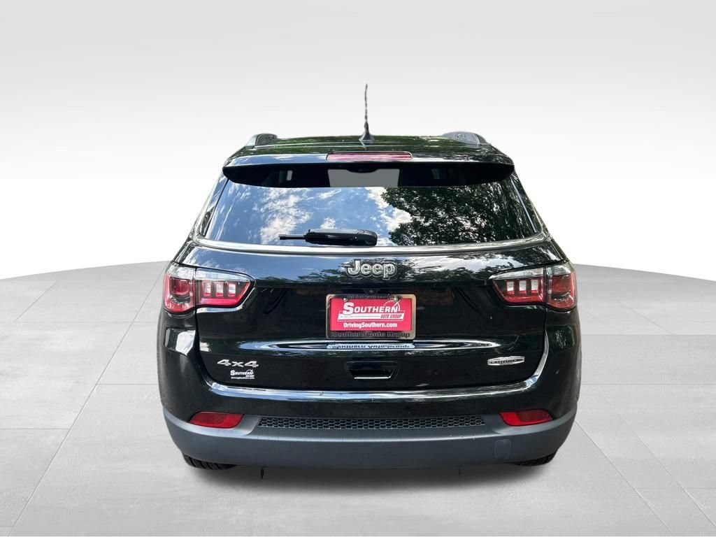 Used 2022 Jeep Compass Latitude w/ Sun and Sound Group AWD/4WD image 4