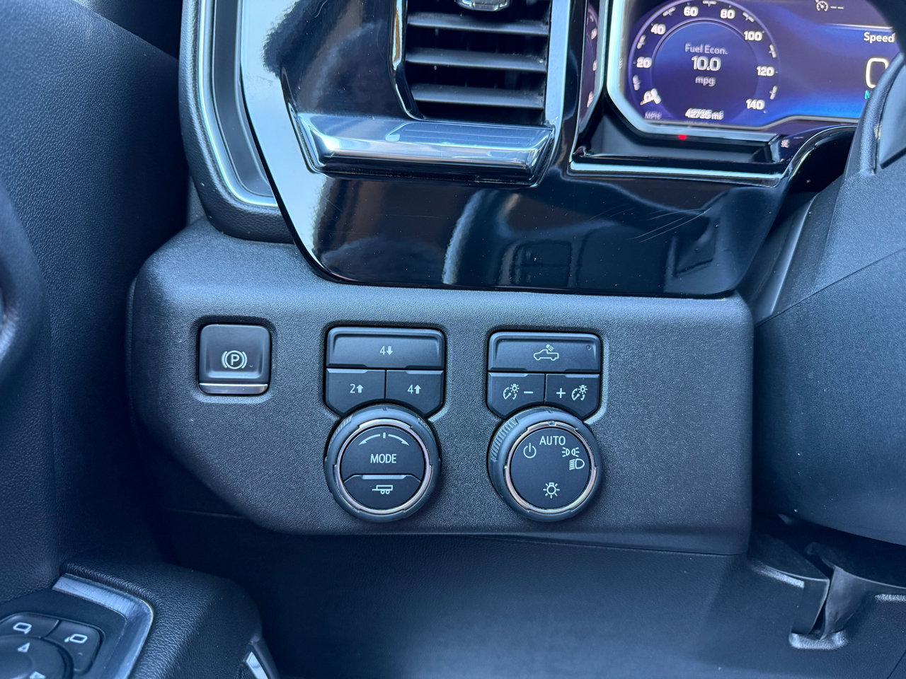 Used 2024 Chevrolet Silverado 2500 LT image 15
