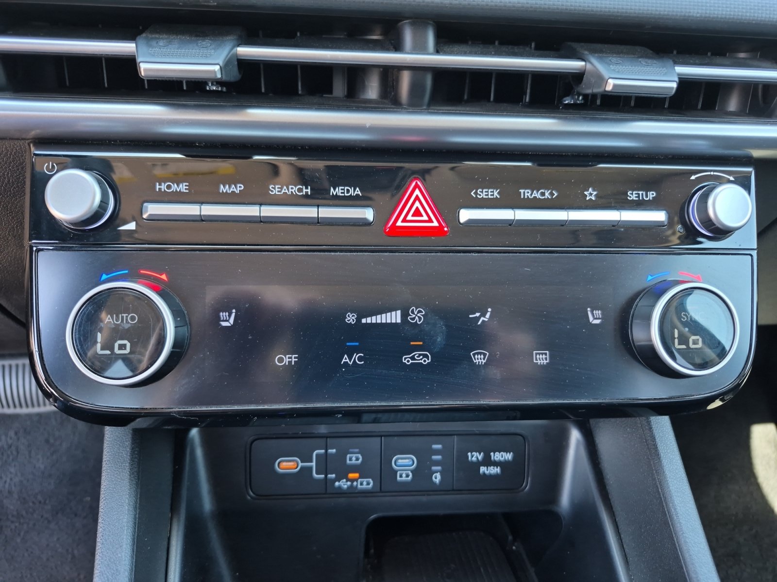 Used 2025 Hyundai Tucson SEL AWD/4WD image 29
