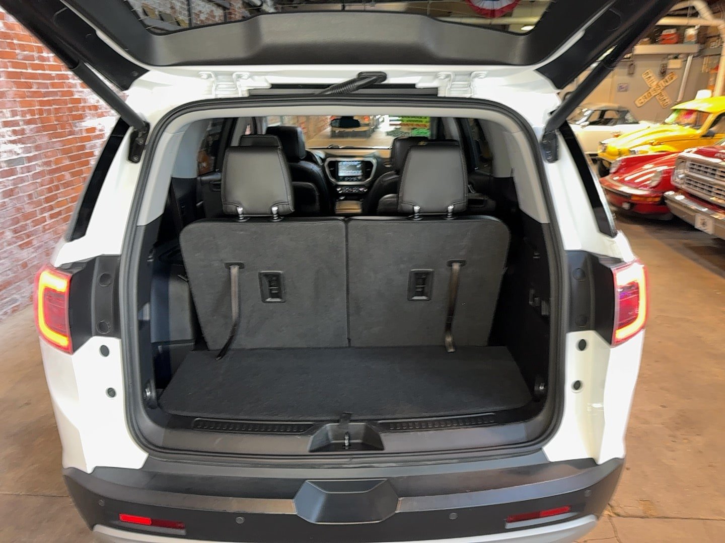 Used 2019 GMC Acadia SLT w/ LPO, Black Accent Package AWD/4WD image 74