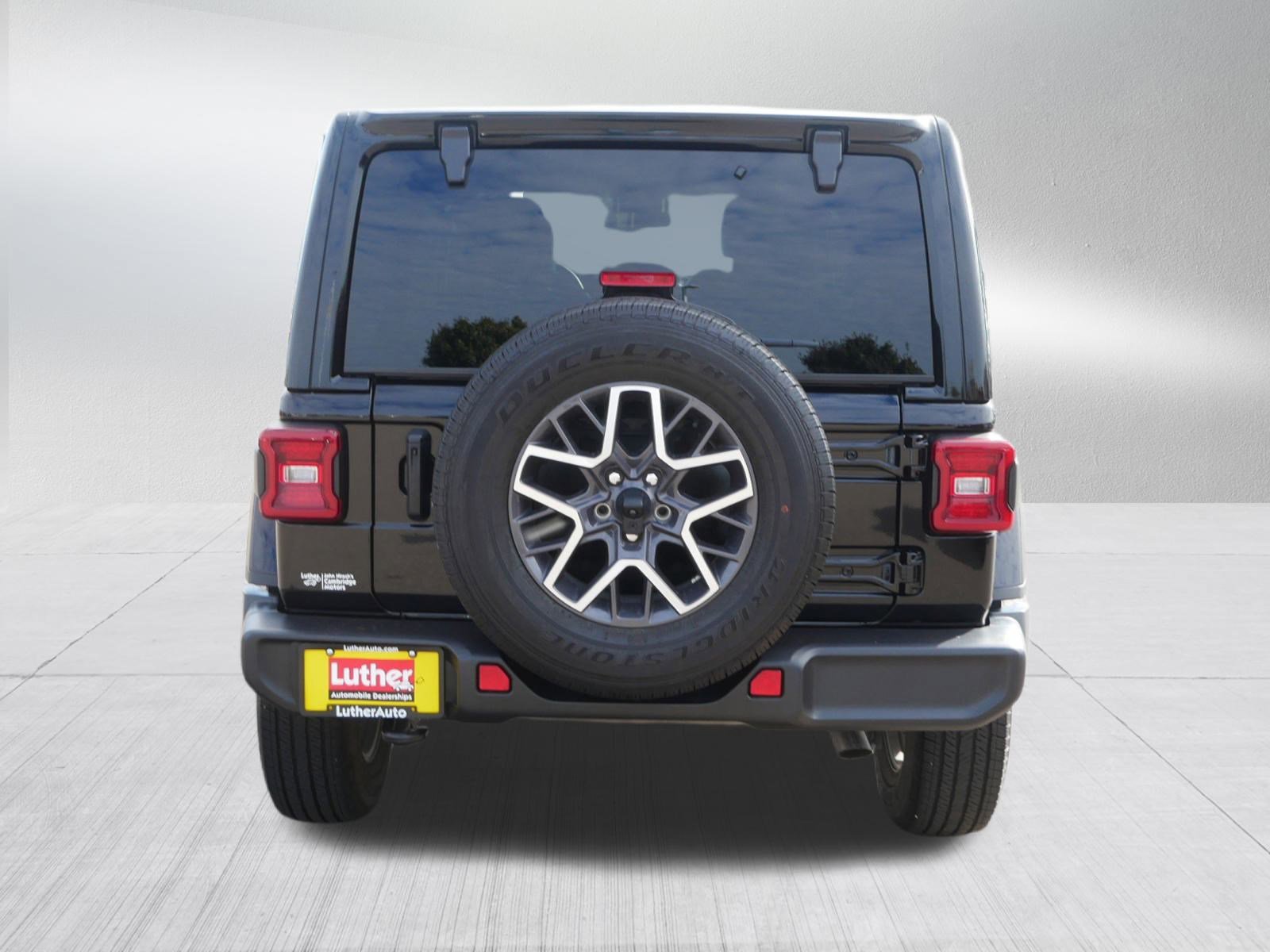 Used 2024 Jeep Wrangler Sahara image 6