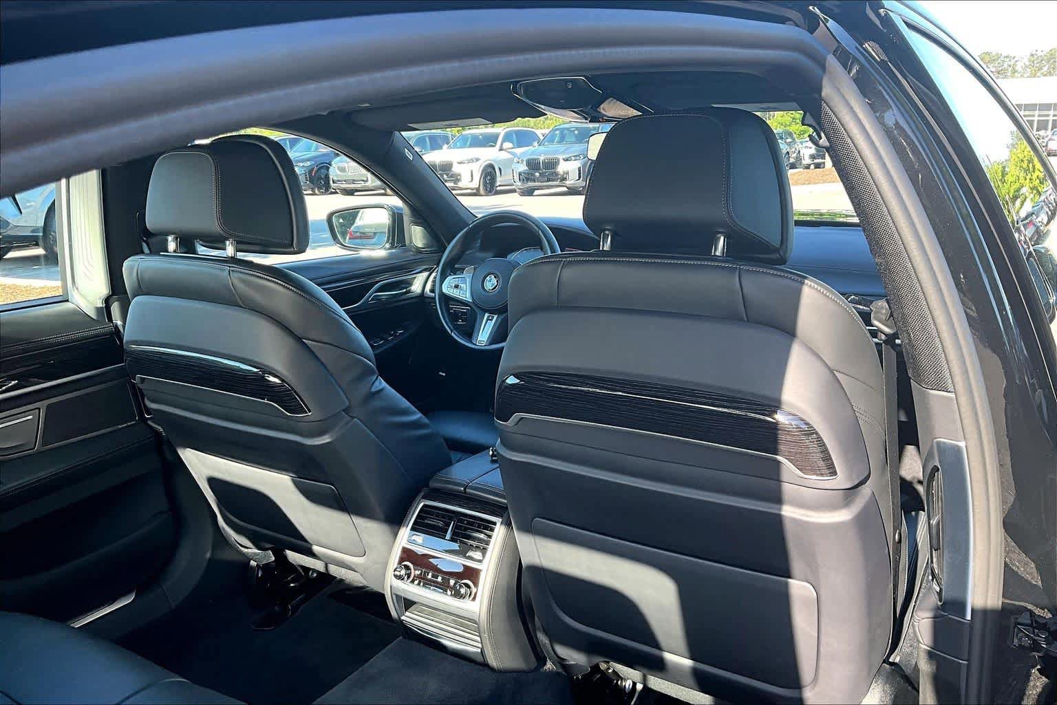 Used 2020 BMW 750i xDrive w/ Executive Package AWD/4WD image 20