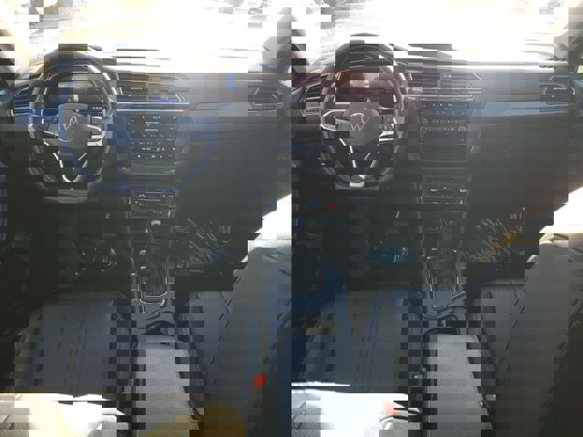 Used 2024 Volkswagen Tiguan SE image 13