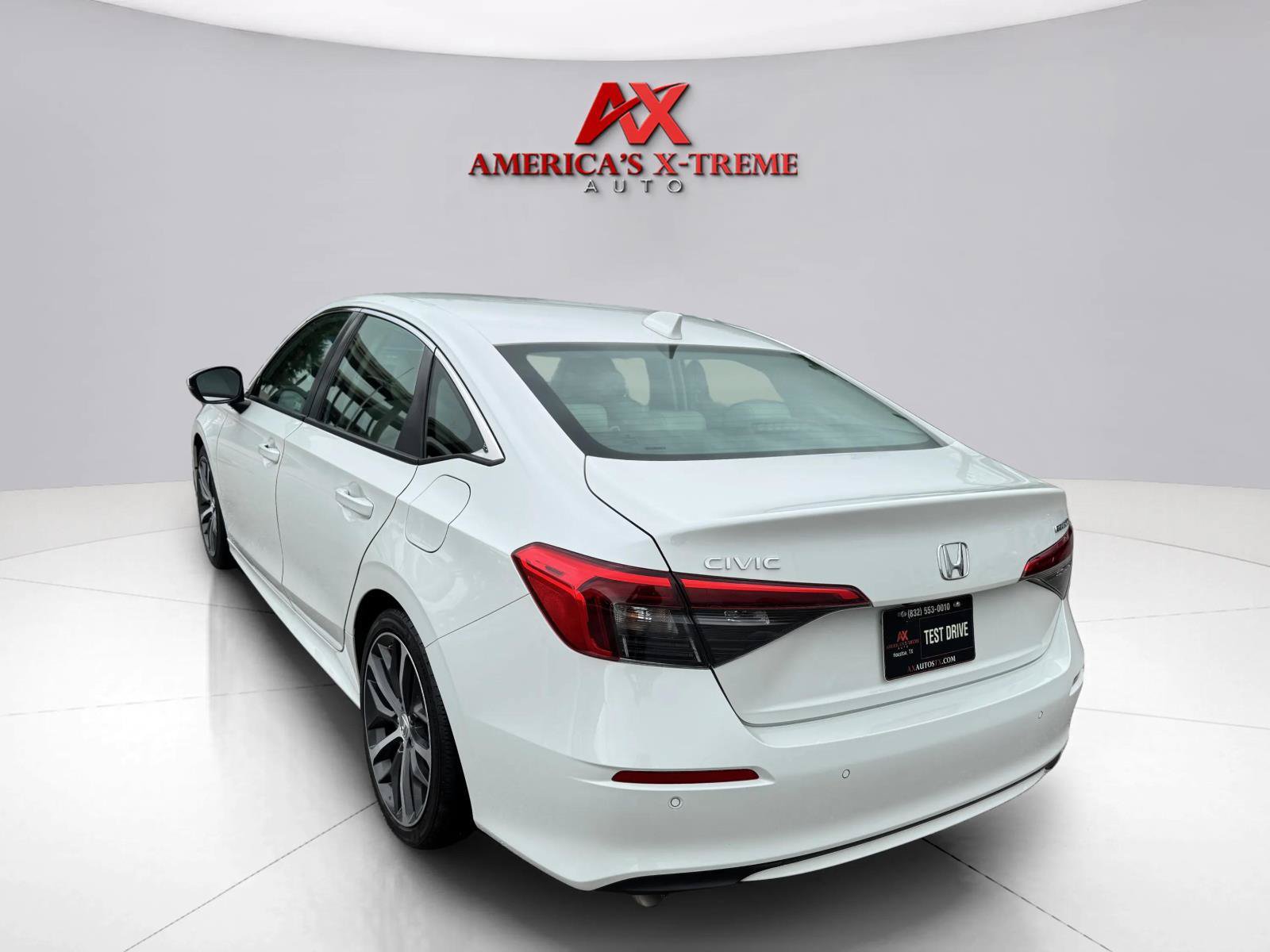 Used 2024 Honda Civic Touring image 4