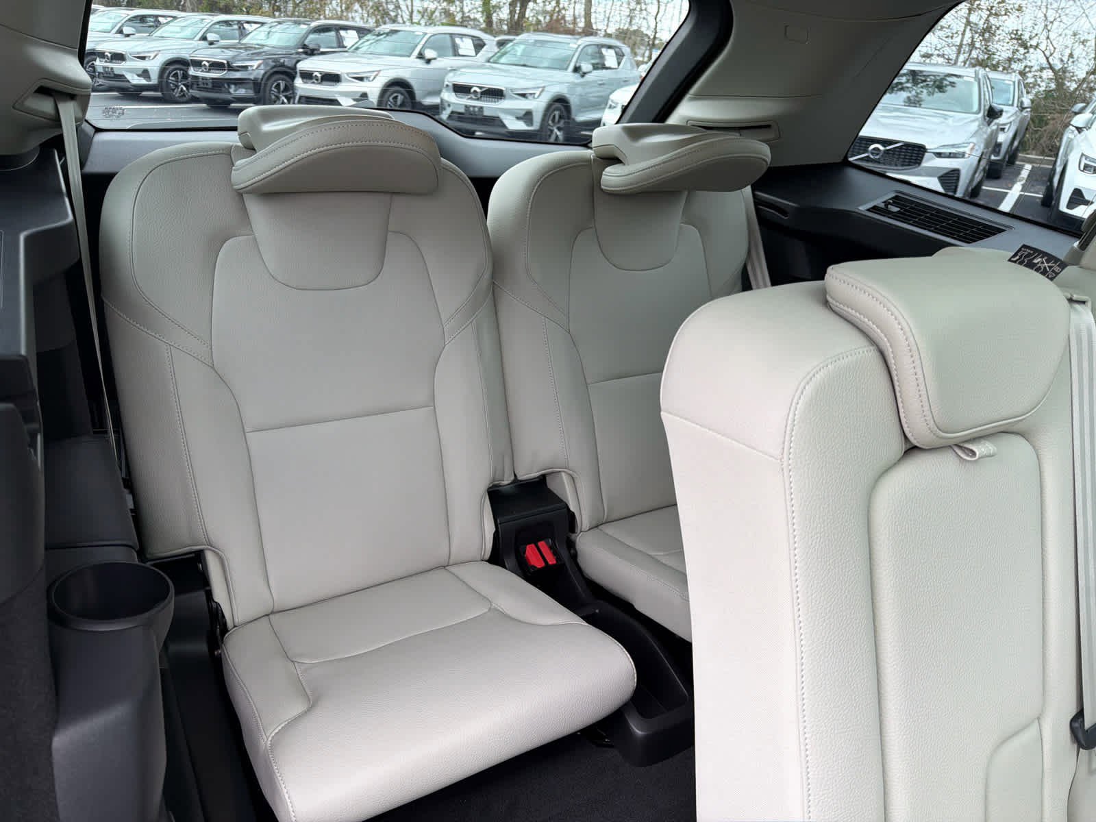 Certified 2025 Volvo XC90 B6 Plus w/ Protection Package Premier image 21