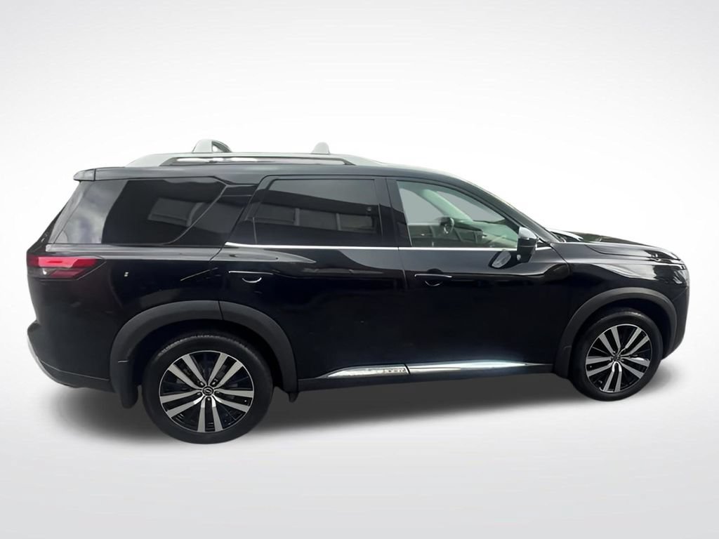 Used 2025 Nissan Pathfinder Platinum AWD/4WD image 14