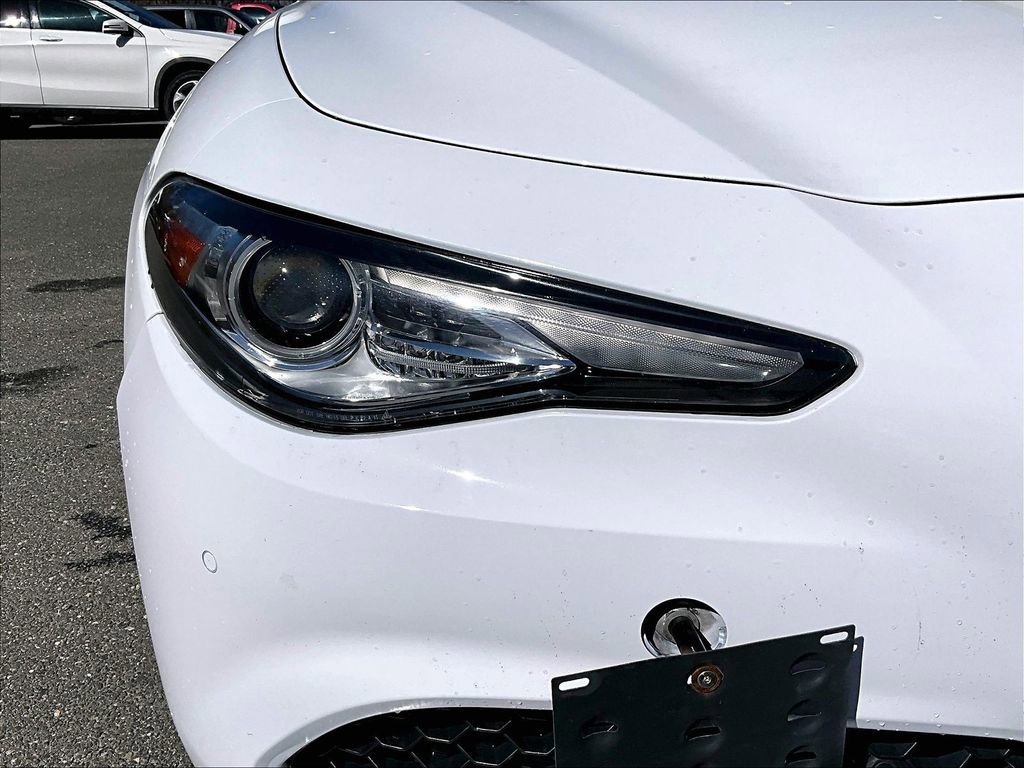 Used 2019 Alfa Romeo Giulia Ti image 27