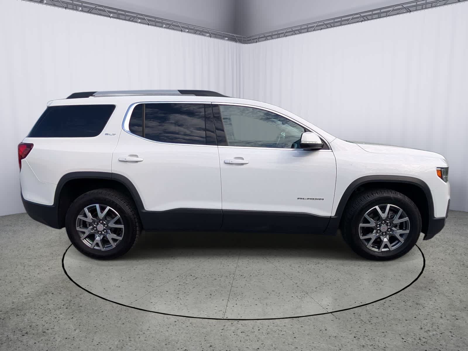 Certified 2023 GMC Acadia SLT AWD/4WD image 2