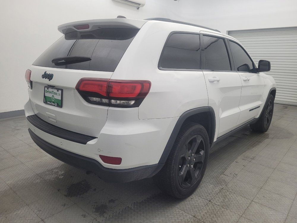 Used 2019 Jeep Grand Cherokee Laredo image 9