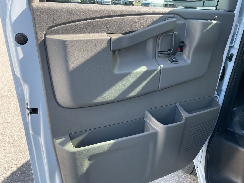 New 2025 Chevrolet Express 2500 Work Van image 5