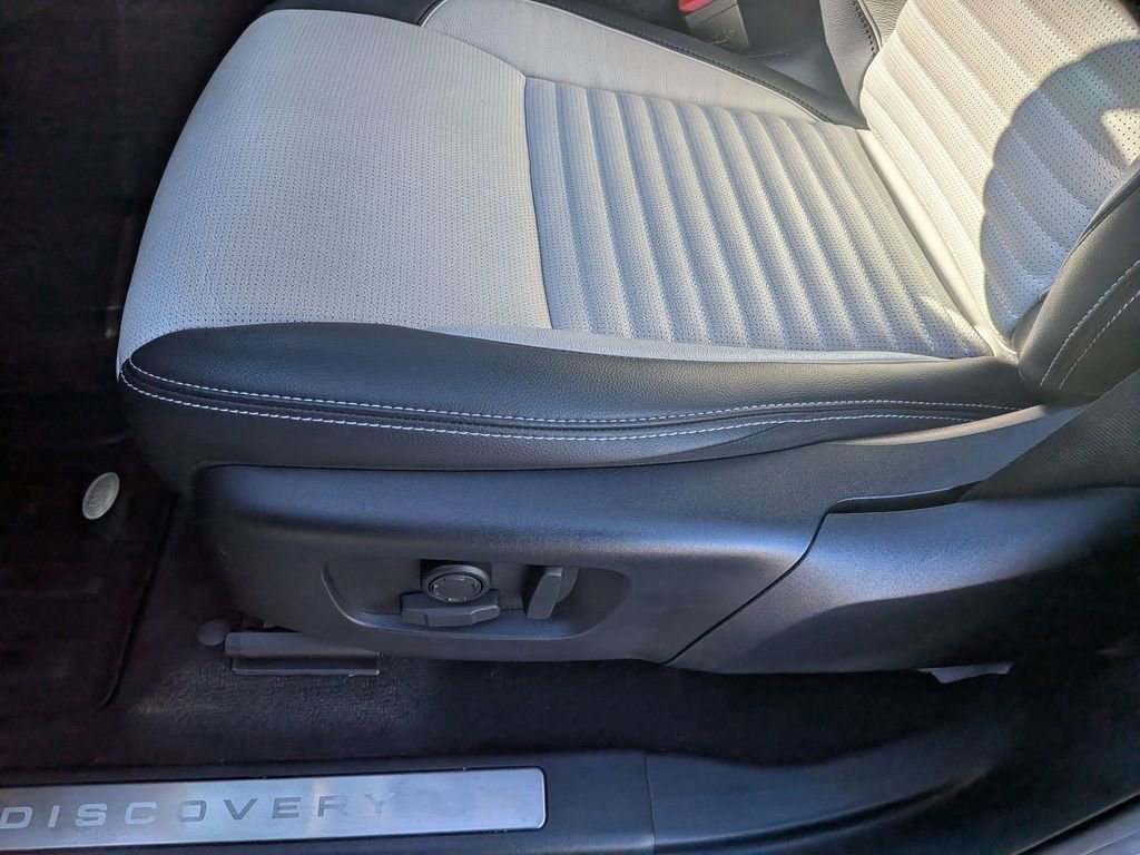 Used 2024 Land Rover Discovery Sport Dynamic SE image 13